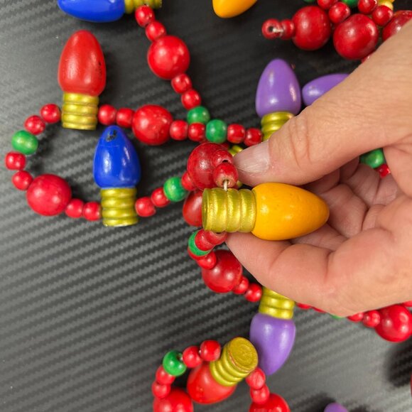 VTG 80’s Wood Bead & Christmas Light Bulb Shaped Garland Multi-Color 23 Ft Total - Picture 10 of 12